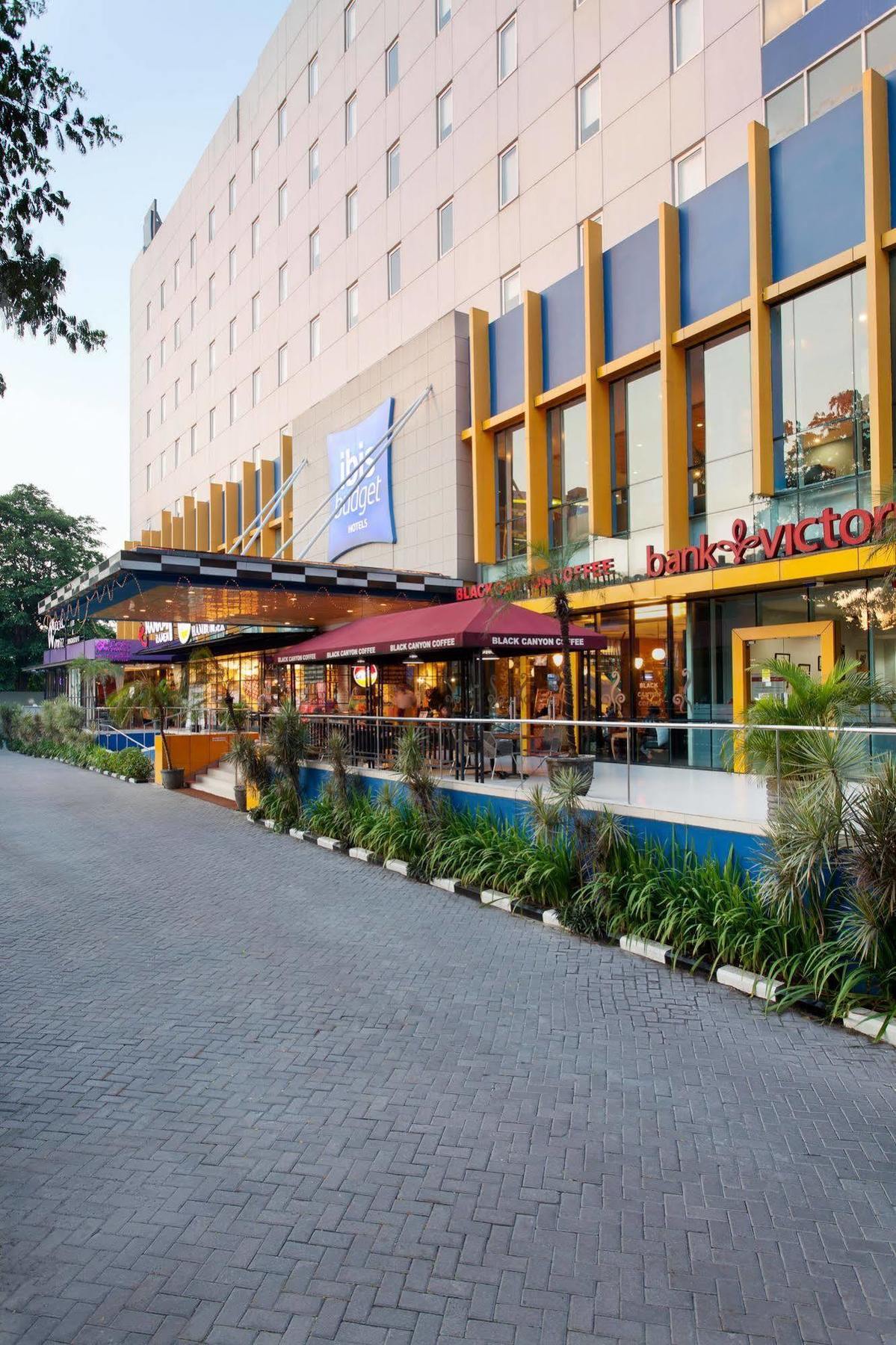 Ibis Budget Jakarta Cikini Hotel Exterior foto